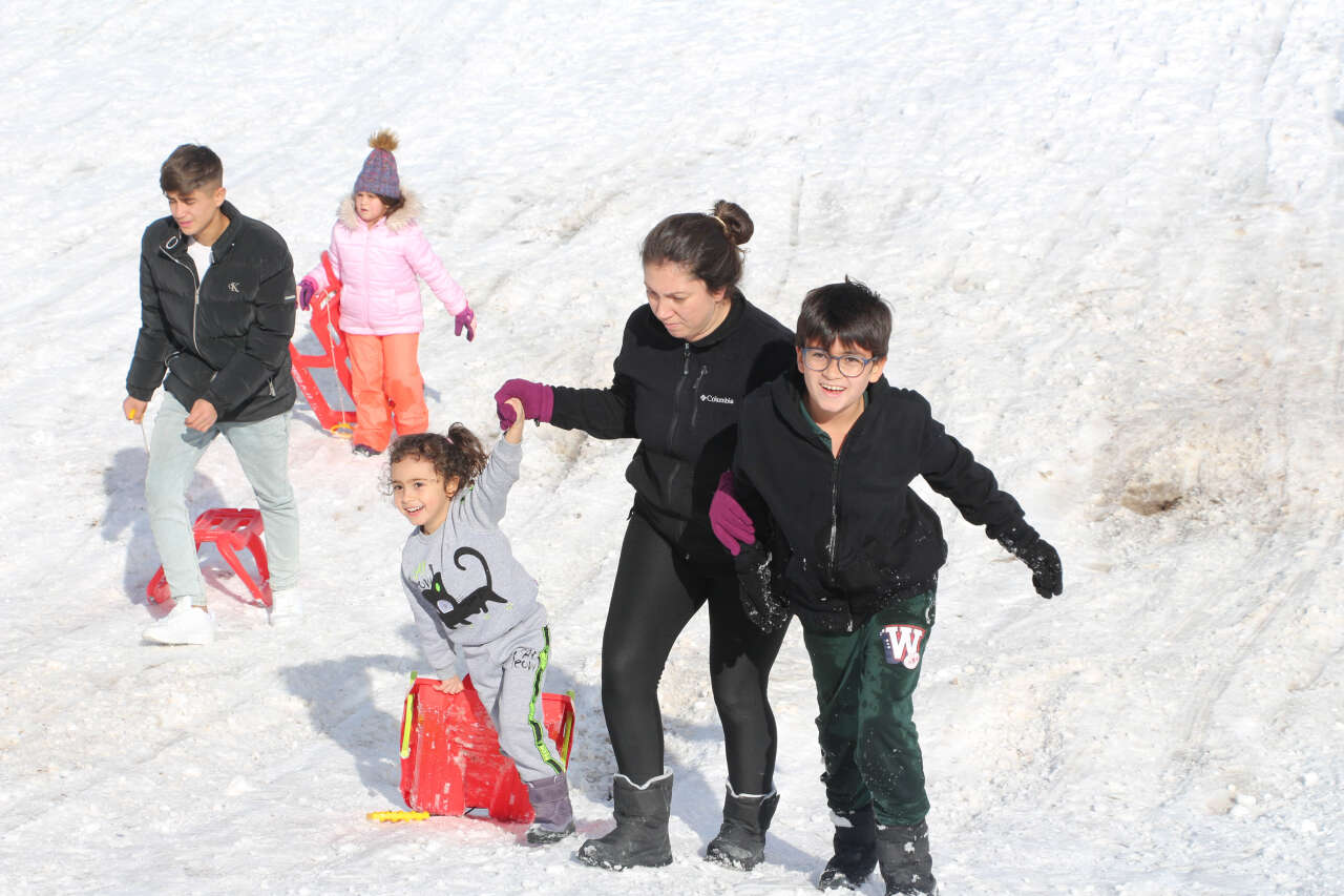 Konyalılar da Davraz’a akın etti! Kayak merkezinde rekor yoğunluk 6